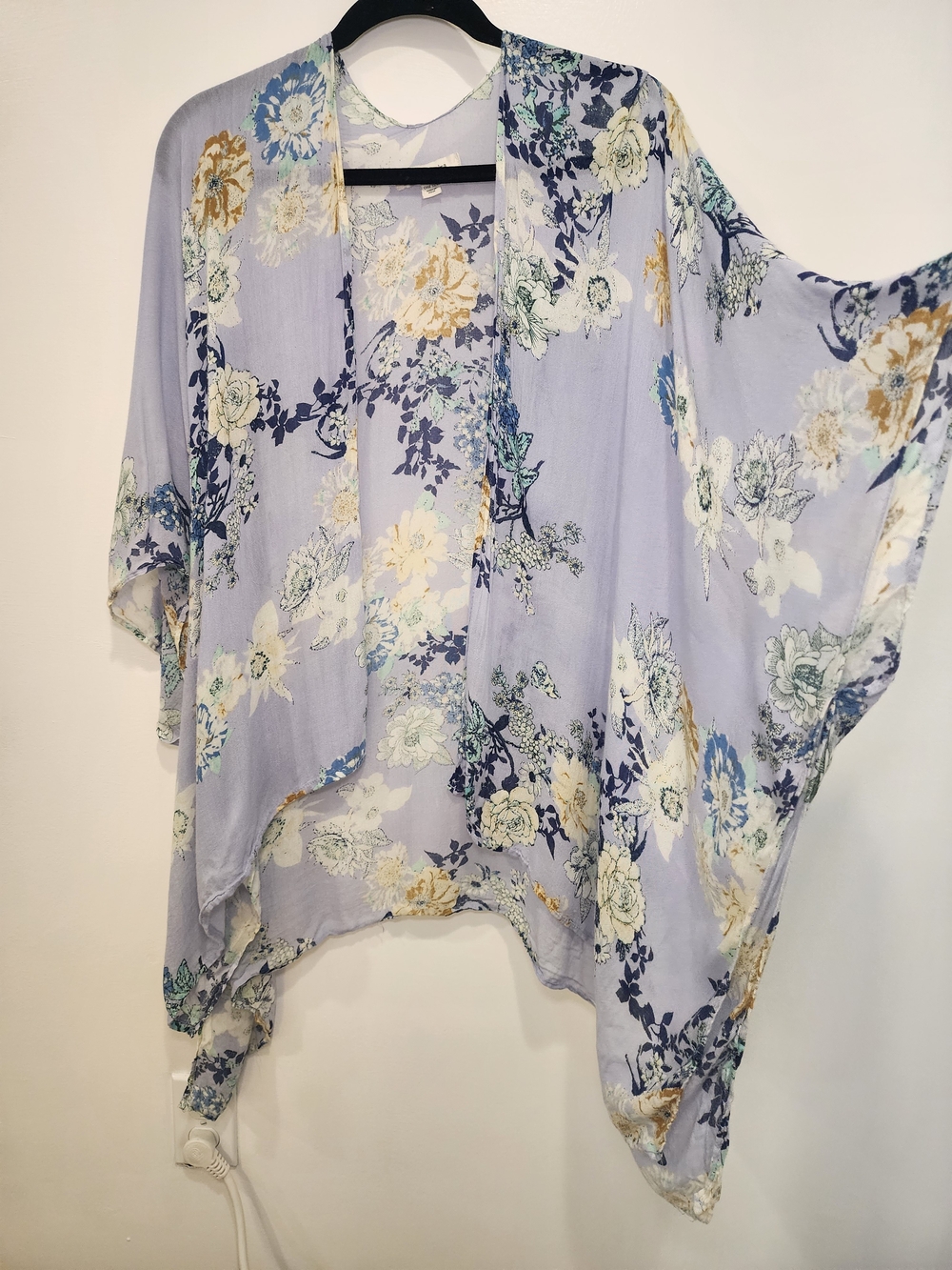 Light Blue Periwinkle Kimono w/ Elegant Floral Print Boho Coastal